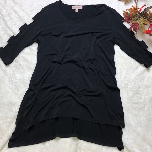 Philosophy Tops - Philosophy Cut-Out Sleeve Tunic